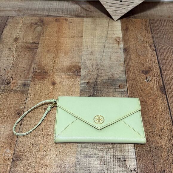Tory Burch envelope wristlet *has flaws* - Picture 7 of 16